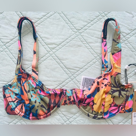 Billabong X It’s Now Cool bikini top (M/10) - Picture 3 of 11